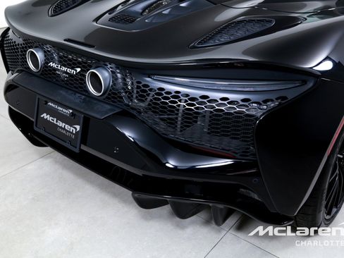 Used 2025 McLaren Artura Spider image 31