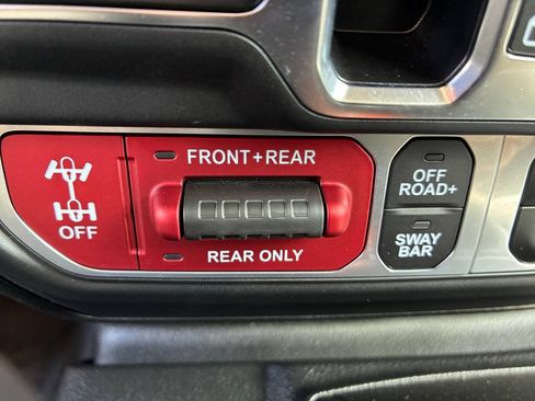 Used 2025 Jeep Gladiator Rubicon AWD/4WD image 19