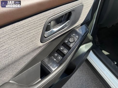 Used 2023 Nissan Rogue SV image 13