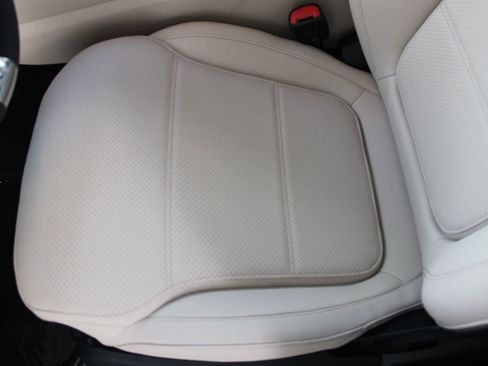 Used 2026 Mercedes-Benz GLC 300 image 13