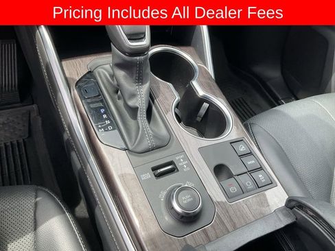 Used 2024 Toyota Highlander Limited AWD/4WD image 9