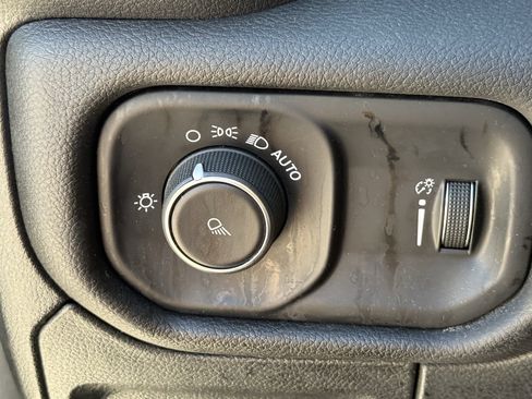 Used 2024 RAM 1500 Laramie image 26