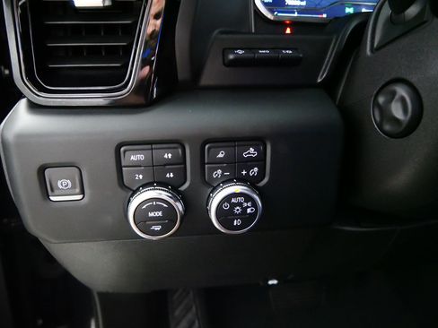 Certified 2022 GMC Sierra 1500 AT4 w/ AT4 Premium Package AWD/4WD image 26
