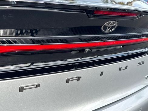 New 2027 Toyota Prius XLE FWD image 10