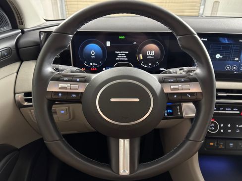 Used 2025 Hyundai Tucson Limited FWD image 16