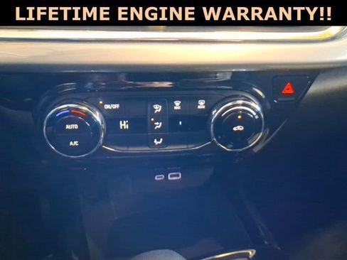 Used 2025 Chevrolet Trax LT image 15