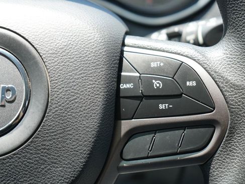 Used 2019 Jeep Cherokee Latitude w/ Popular Appearance Group AWD/4WD image 72