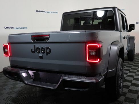 New 2025 Jeep Gladiator Sport image 6