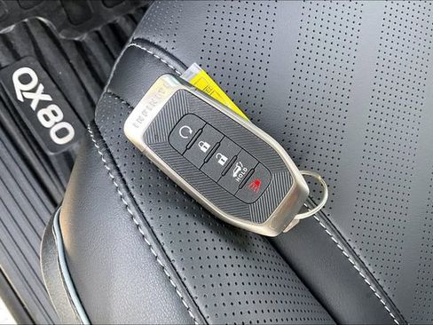 New 2026 INFINITI QX80 Luxe image 11