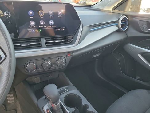 Used 2025 Chevrolet Trax LS w/ LS Convenience Package image 21