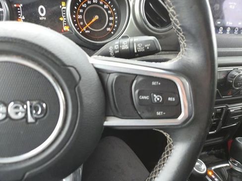 Used 2019 Jeep Wrangler Unlimited Sahara w/ Safety Group AWD/4WD image 3