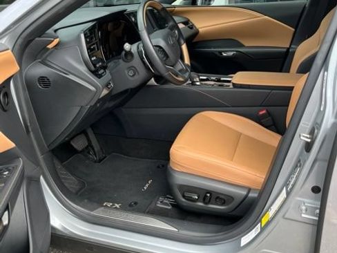 Used 2025 Lexus RX 350 Premium w/ Accessory Package (Z1) FWD image 3