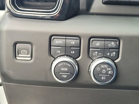 Used 2022 GMC Sierra 1500 AT4X image 38