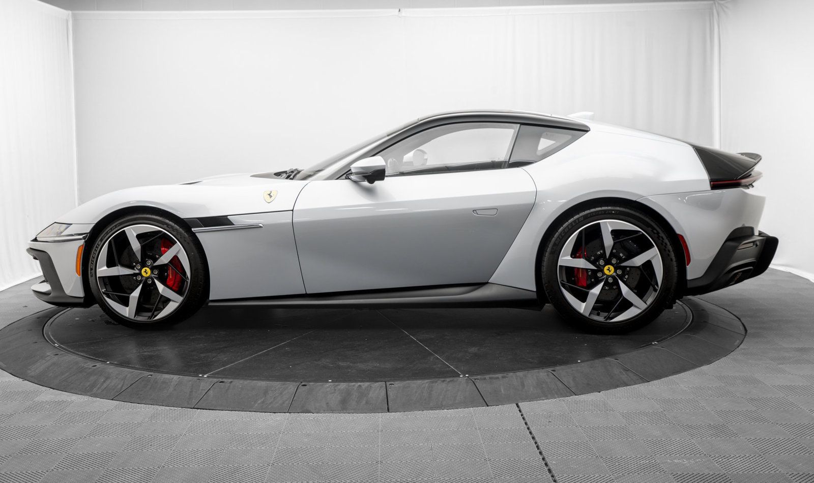 Used 2025 Ferrari 12Cilindri RWD image 4