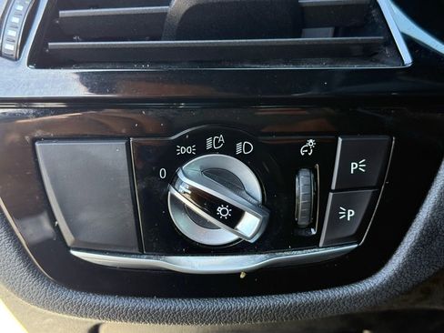 Used 2022 BMW 540i w/ M Sport Package image 31