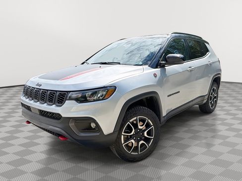 Used 2024 Jeep Compass Trailhawk AWD/4WD image 1