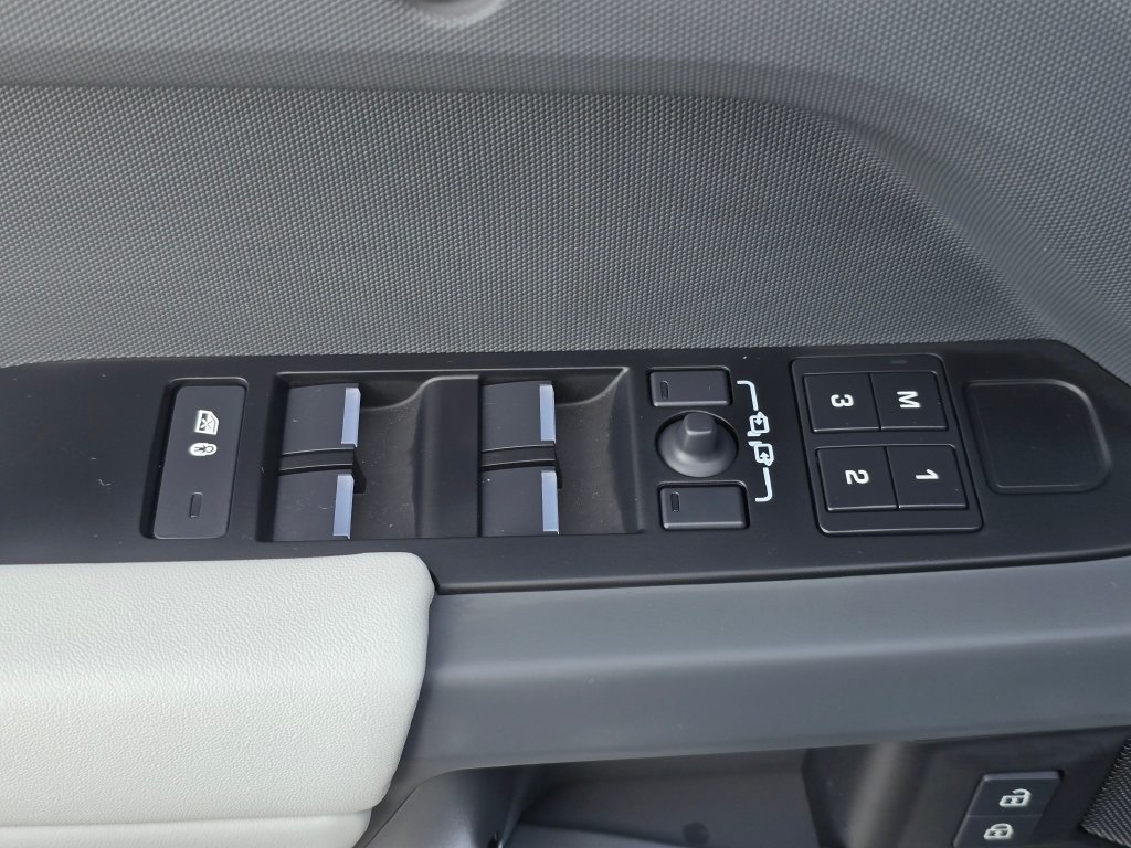 New 2026 Land Rover Defender 110 X-Dynamic SE AWD/4WD image 29