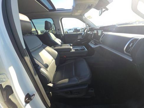 Used 2025 Ford Expedition Active image 14