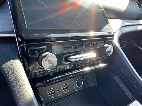 New 2025 Jeep Grand Cherokee Limited w/ Luxury Tech Group II image 25