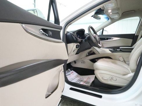 Used 2020 Lincoln Nautilus FWD image 9