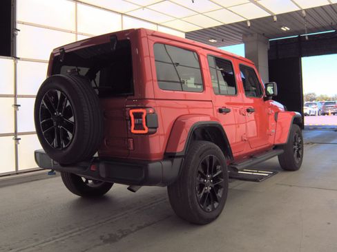 Used 2024 Jeep Wrangler Unlimited Sahara AWD/4WD image 7