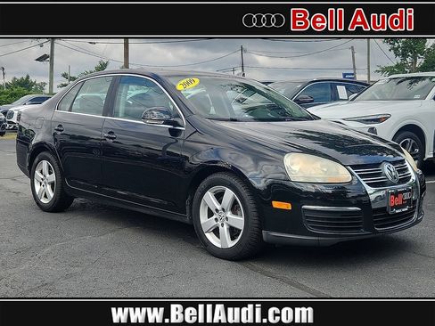 Used 2009 Volkswagen Jetta SE FWD image 1