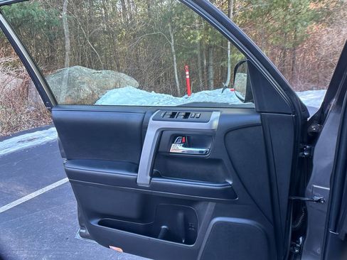 Used 2019 Toyota 4Runner SR5 image 12