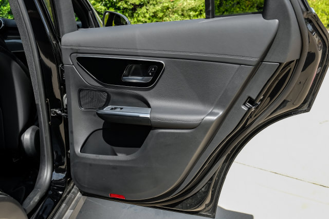 Used 2025 Mercedes-Benz GLC 300 4MATIC image 57