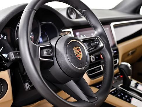 Used 2025 Porsche Macan AWD/4WD image 22