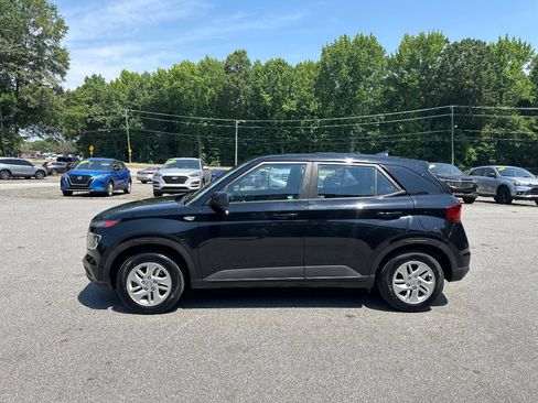 Used 2021 Hyundai Venue SE FWD image 4