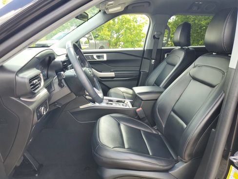 Certified 2023 Ford Explorer XLT w/ Equipment Group 202A AWD/4WD image 12