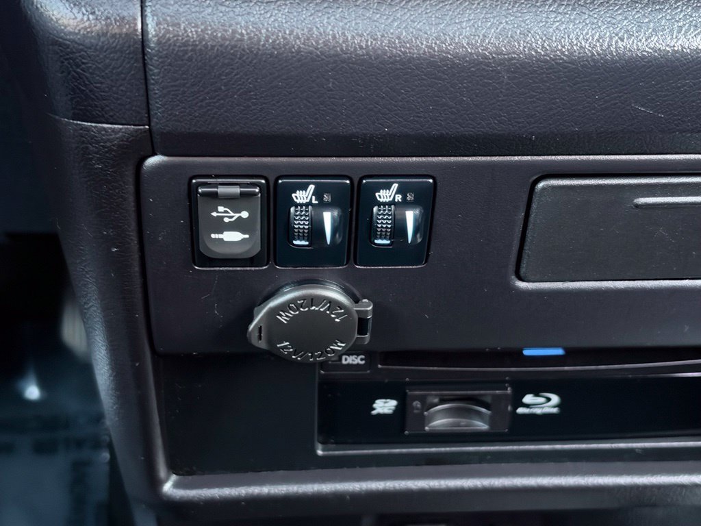 Used 2017 Toyota Sienna SE Premium w/ Outdoor Package FWD image 30