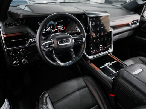 Used 2025 GMC Yukon XL Denali image 16