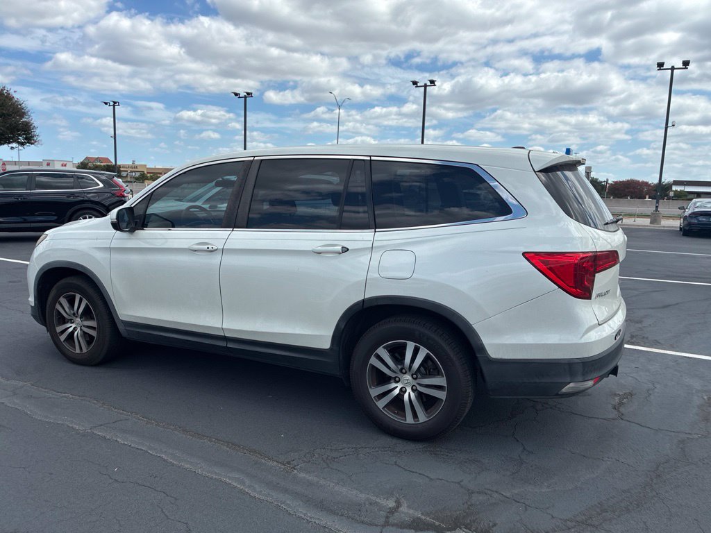 Used 2017 Honda Pilot EX image 3