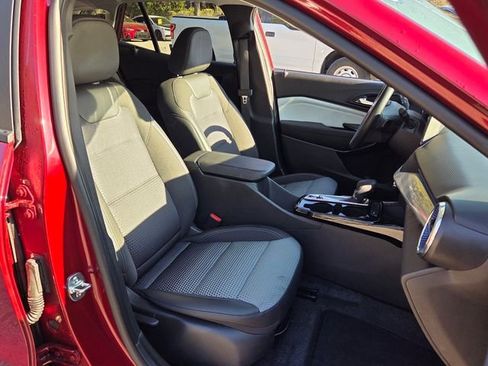 Certified 2025 Chevrolet Trax LT w/ LT Convenience Package image 23