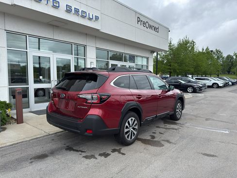 Used 2024 Subaru Outback Premium AWD/4WD image 3