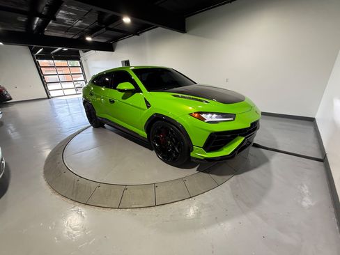 Used 2024 Lamborghini Urus Performante AWD/4WD image 13