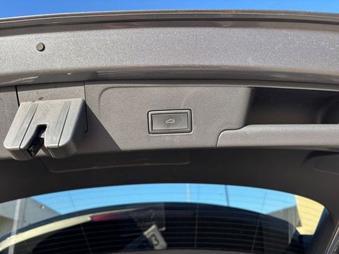 Used 2025 Volkswagen Atlas Cross Sport SE image 23