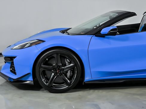 Used 2024 Chevrolet Corvette Z06 w/ Z07 Performance Package RWD image 7