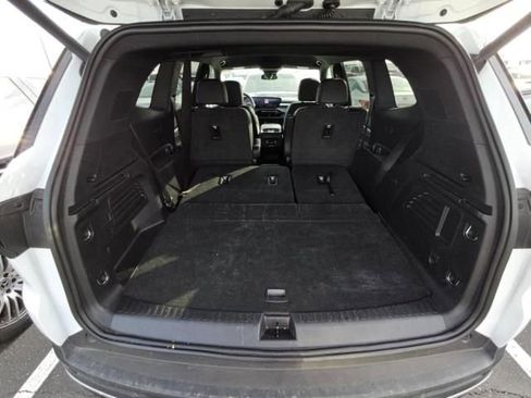 Used 2025 Buick Enclave Preferred image 2