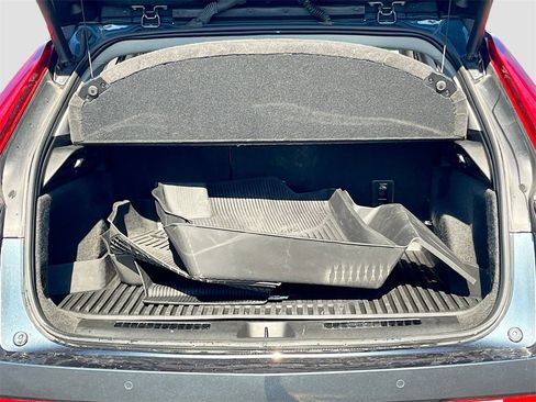 Used 2021 Cadillac XT4 Premium Luxury w/ Driver Awareness Package image 23