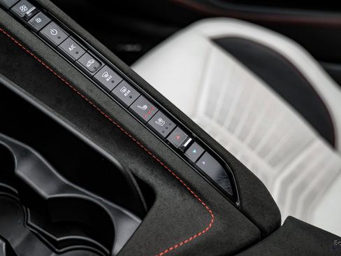 Used 2023 Chevrolet Corvette Z06 w/ Z07 Performance Package image 81