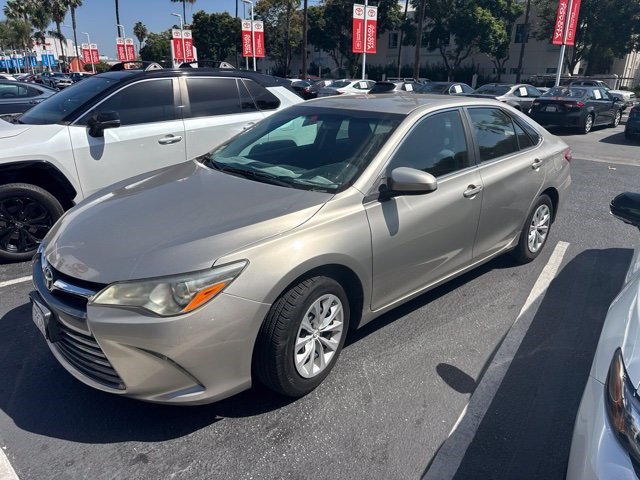 Used 2016 Toyota Camry LE FWD image 1