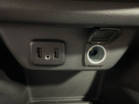 Used 2023 Chevrolet Traverse LT image 18