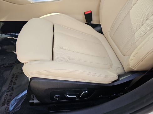 New 2025 BMW 330i xDrive Sedan w/ Premium Package image 30