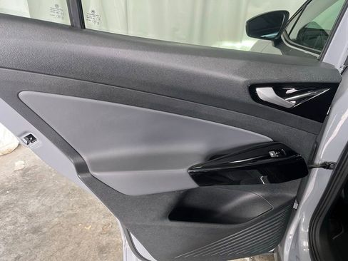 Used 2022 Volkswagen ID.4 Pro image 21