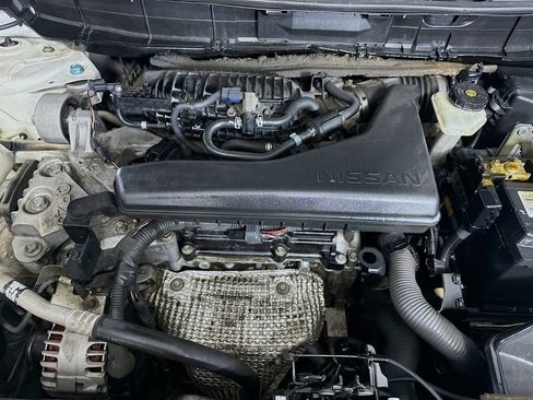 Used 2020 Nissan Rogue SV image 34