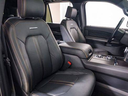 Used 2024 Ford Expedition Platinum image 40