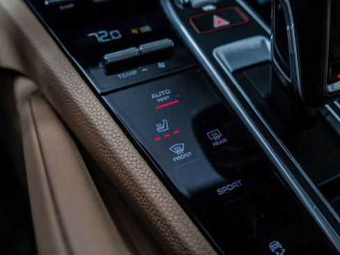 Used 2023 Porsche Cayenne Platinum Edition image 20