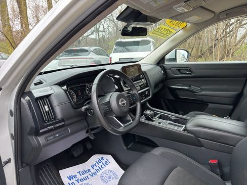 Used 2024 Nissan Pathfinder SV FWD image 15